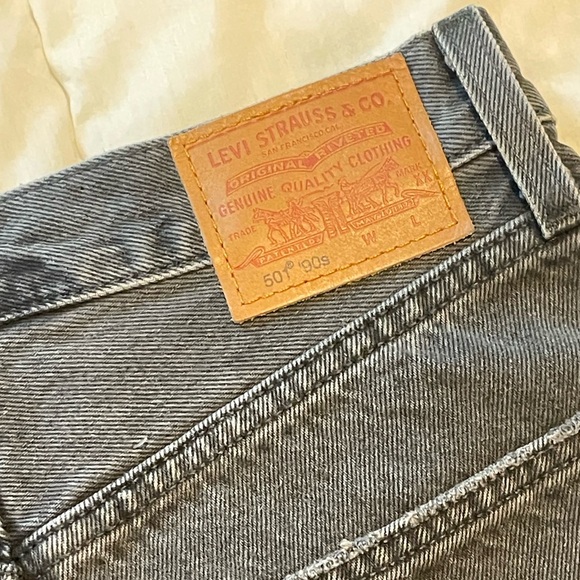 Levi’s jean shorts - Picture 3 of 7